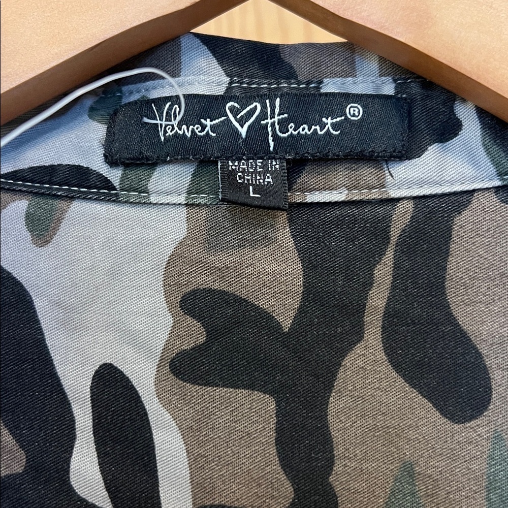 Velvet Heart Camouflage Patterned Shirt Snap Buttons Sz L - Picture 2 of 6